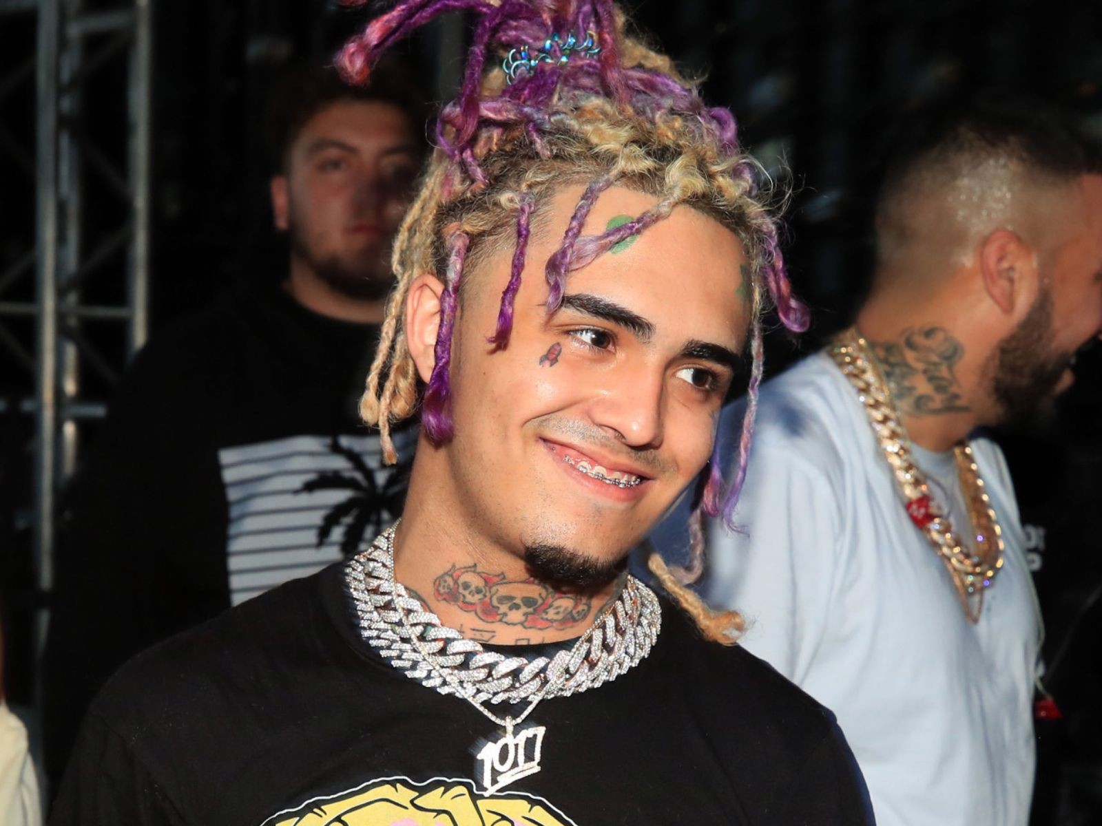 Hỗn loạn v&igrave; bom kh&oacute;i, 4 người bị thương trong đ&ecirc;m nhạc Lil Pump - Ảnh 1.
