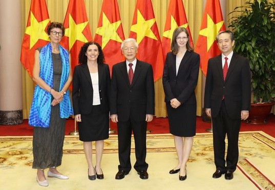 Tổng Bí thư, Chủ tịch nước tiếp các đại sứ trình Quốc thư