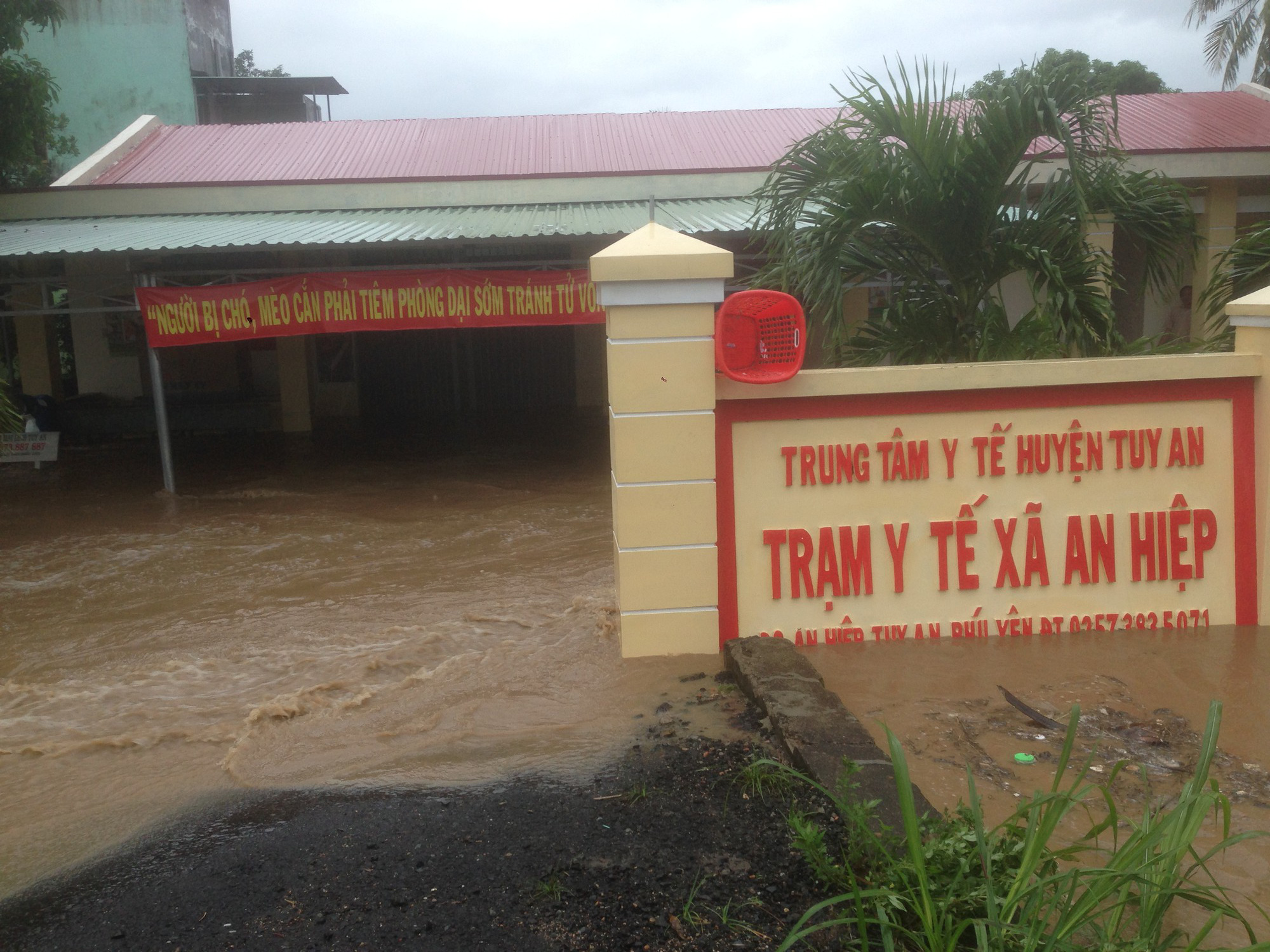 Xây kè gây ngập nặng cho dân