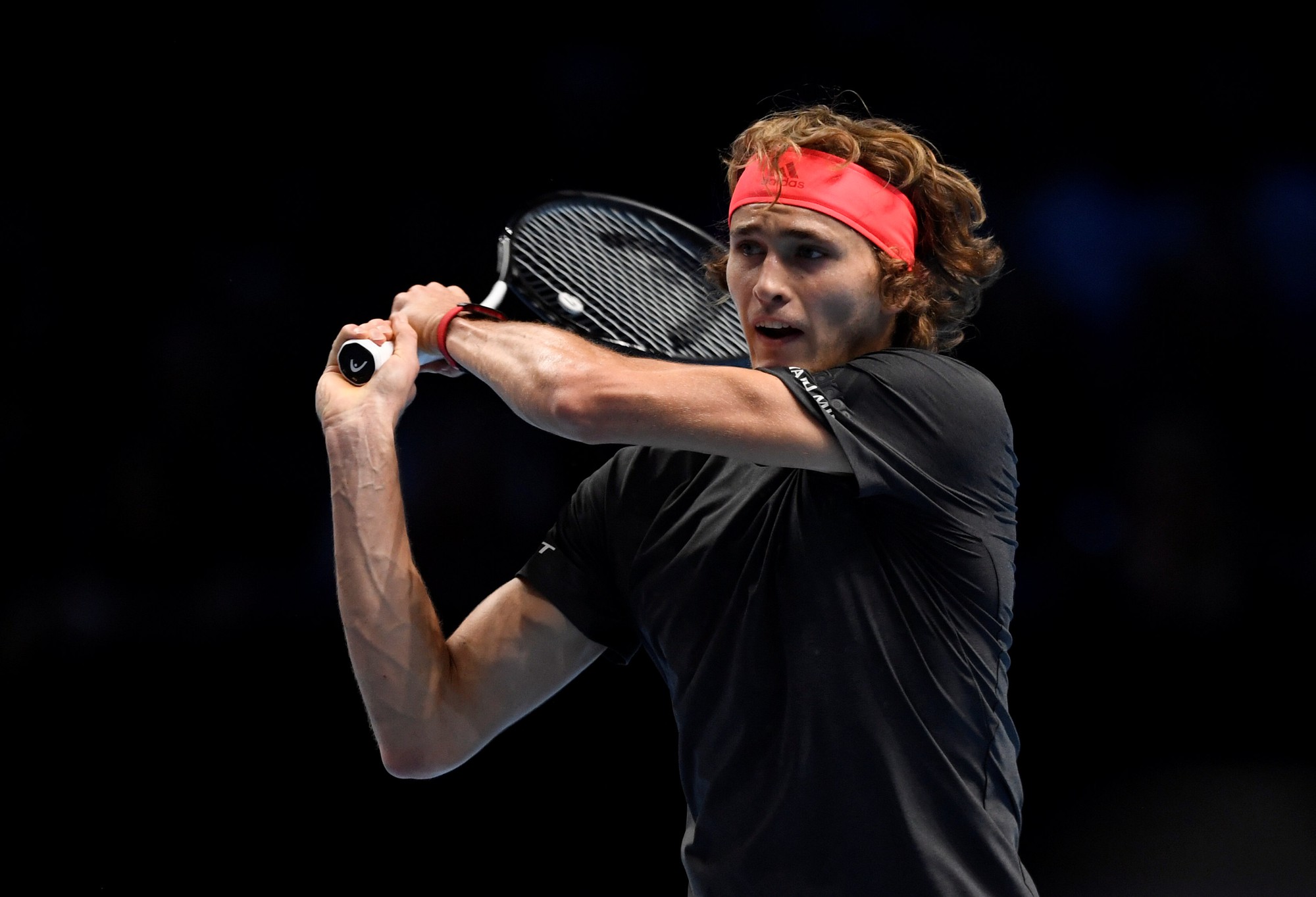 Djokovic thua sốc ở chung kết, Zverev v&ocirc; địch ATP Finals 2018 - Ảnh 4.