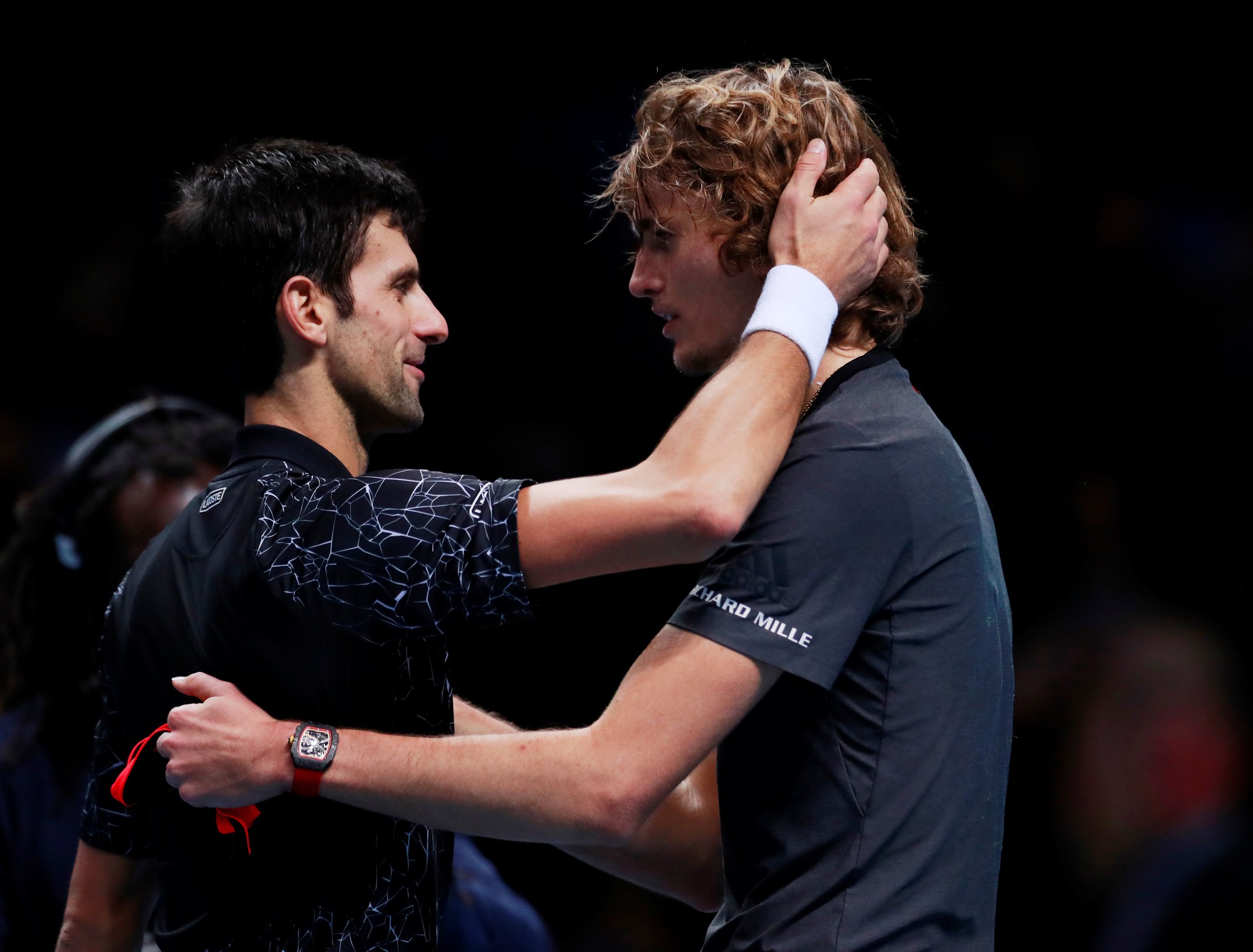 Djokovic thua sốc ở chung kết, Zverev v&ocirc; địch ATP Finals 2018 - Ảnh 1.