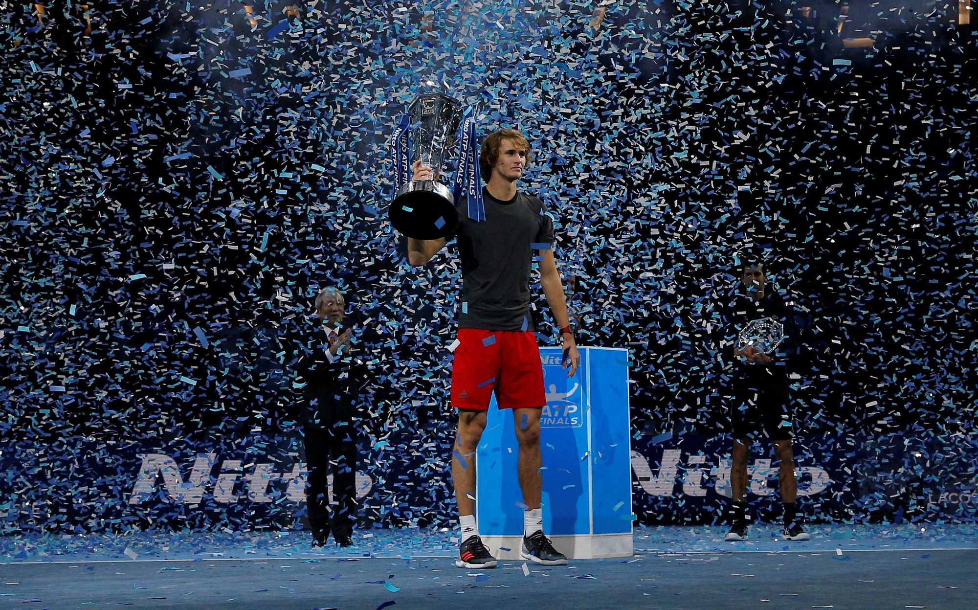 Djokovic thua sốc ở chung kết, Zverev v&ocirc; địch ATP Finals 2018 - Ảnh 11.