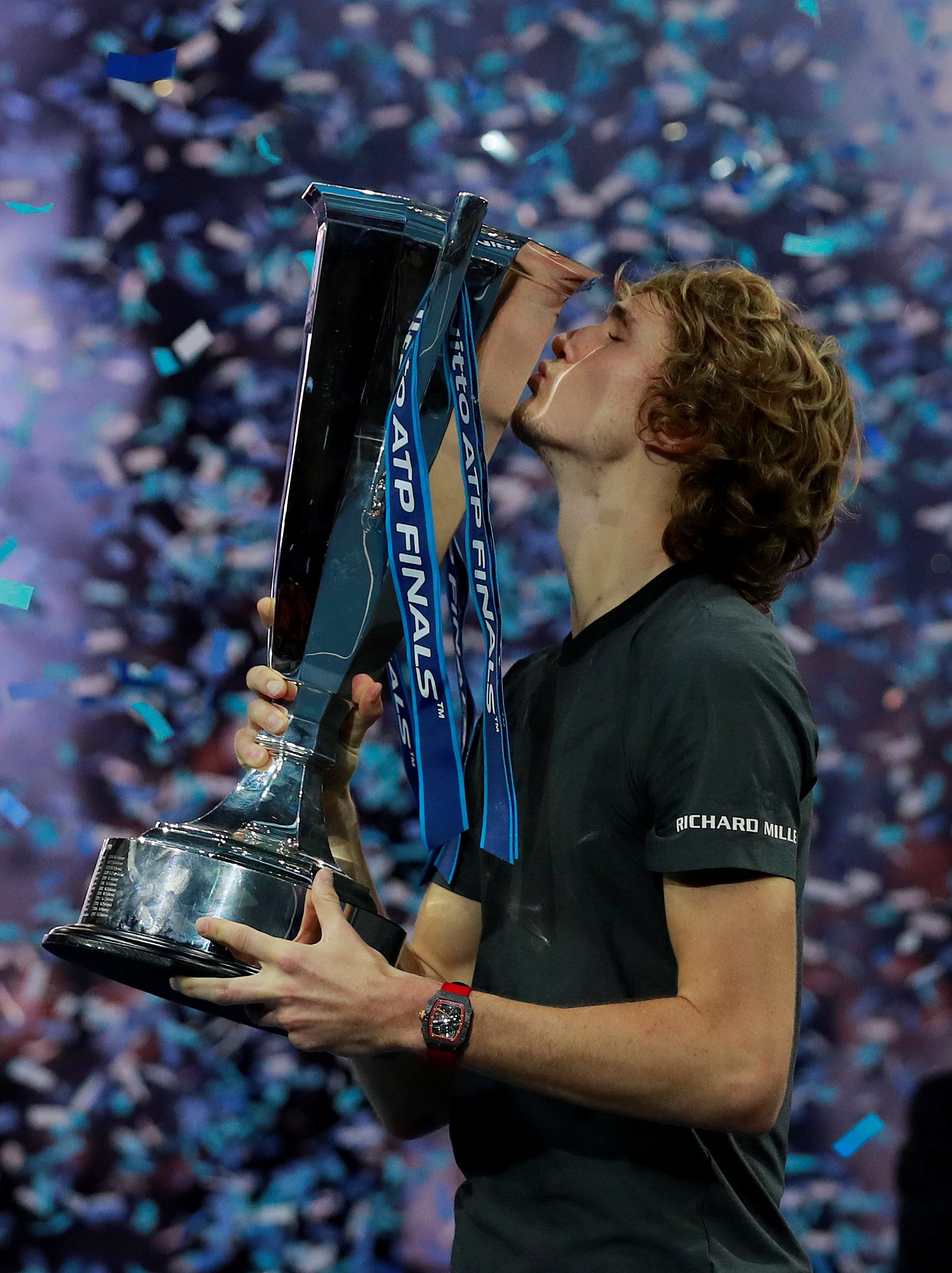 Djokovic thua sốc ở chung kết, Zverev v&ocirc; địch ATP Finals 2018 - Ảnh 9.