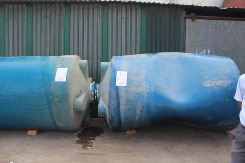 H&oacute;a chất nguy hiểm ẩn họa tr&ecirc;n s&ocirc;ng - Ảnh 2.