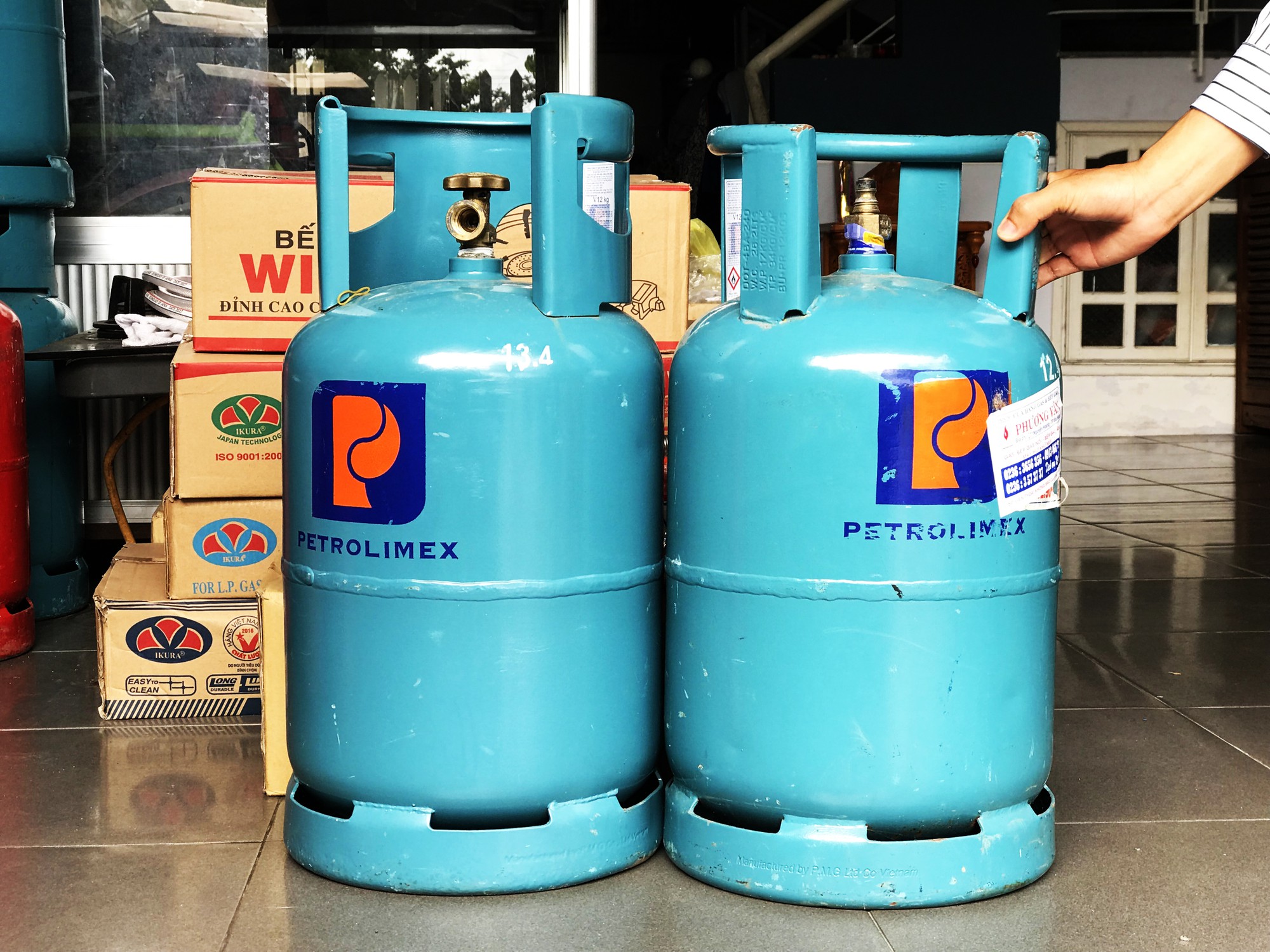 Lấy cắp h&agrave;ng loạt b&igrave;nh gas đem b&aacute;n để mua ma t&uacute;y về sử dụng - Ảnh 1.