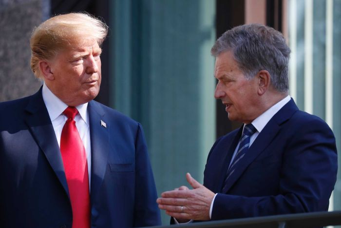 N&oacute;i Phần Lan c&agrave;o cỏ kh&ocirc; để ngăn ch&aacute;y rừng, &ocirc;ng Trump bị chế nhạo - Ảnh 2.