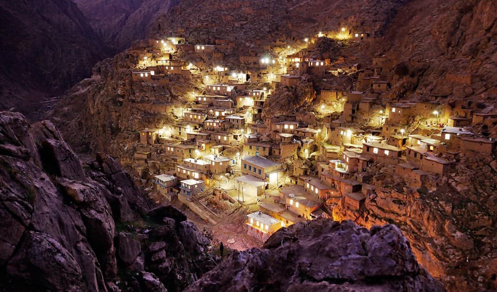 Kỳ lạ ng&ocirc;i l&agrave;ng kh&ocirc;ng m&aacute;i ng&oacute;i ở Iran - Ảnh 8.
