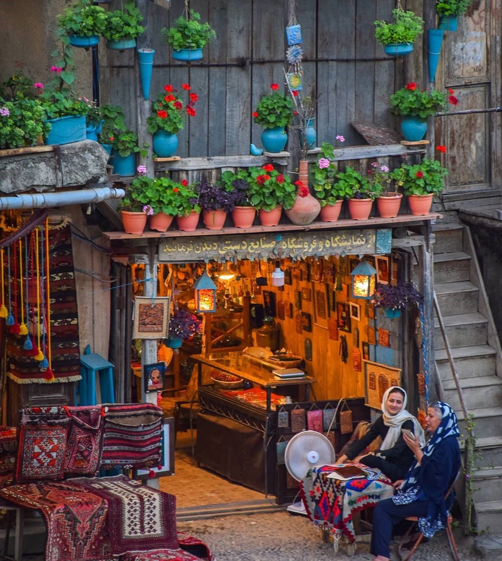 Kỳ lạ ng&ocirc;i l&agrave;ng kh&ocirc;ng m&aacute;i ng&oacute;i ở Iran - Ảnh 10.