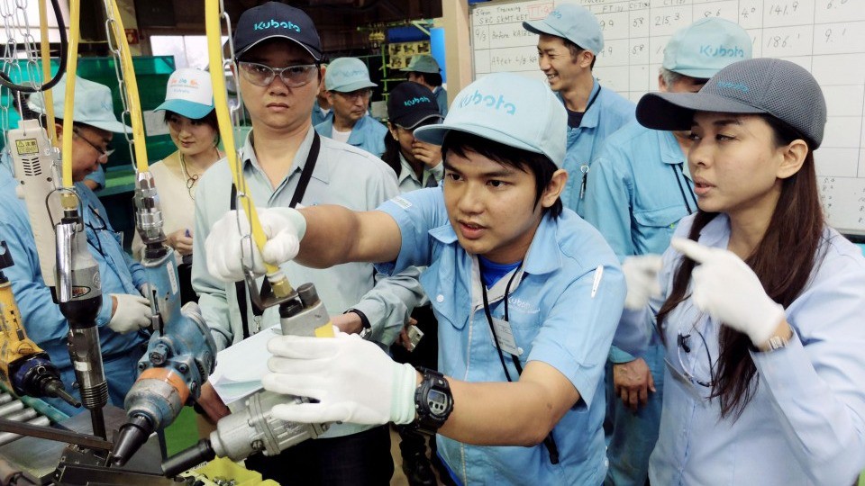 Nhật Bản thúc đẩy cho phép lao động nước ngoài ở lại lâu dài