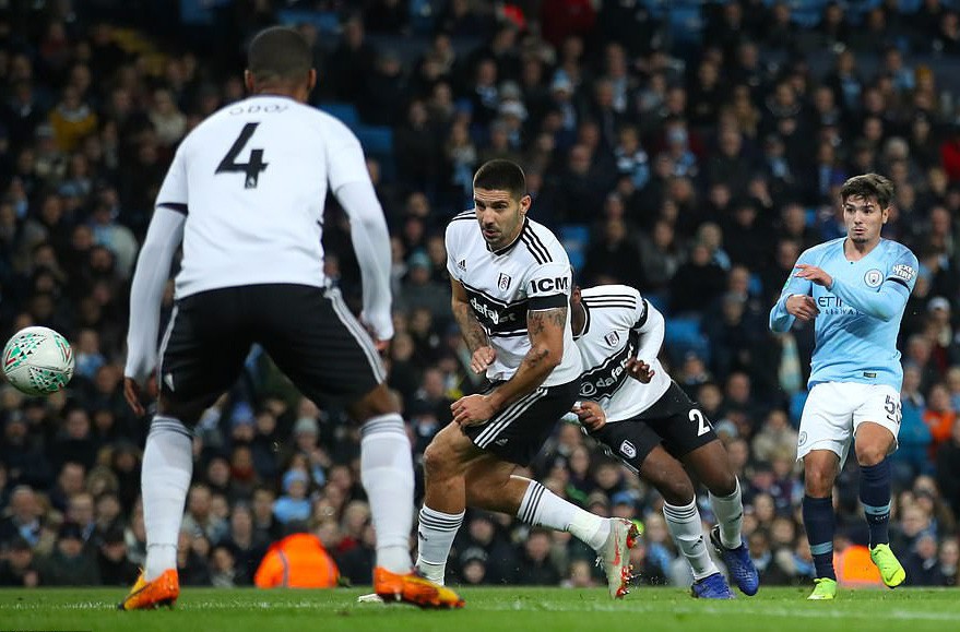 Sao trẻ toả s&aacute;ng, Man City gi&agrave;nh tấm v&eacute; thứ 7 tứ kết League Cup - Ảnh 2.