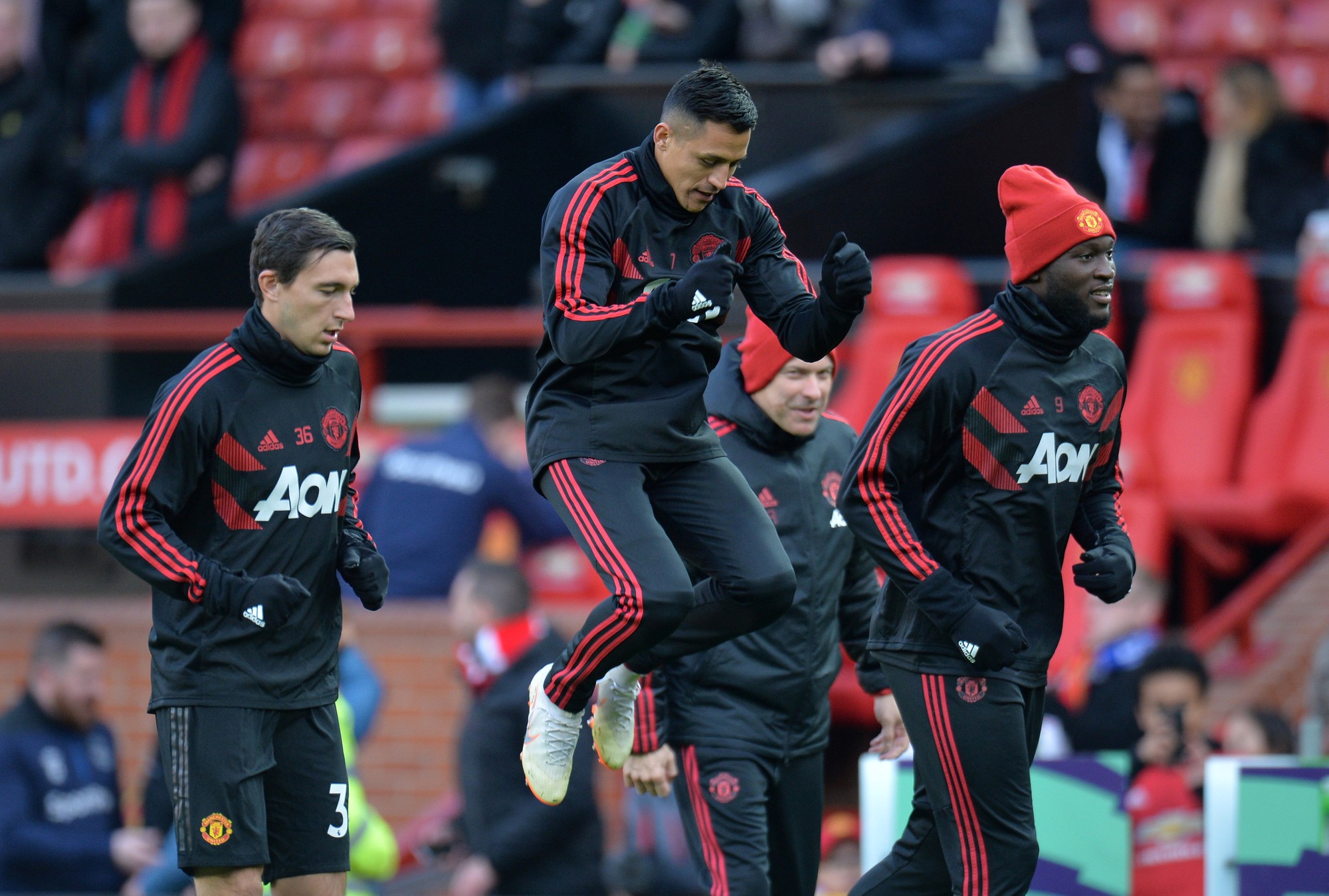 Alexis Sanchez sắp bị đẩy khỏi Old Trafford