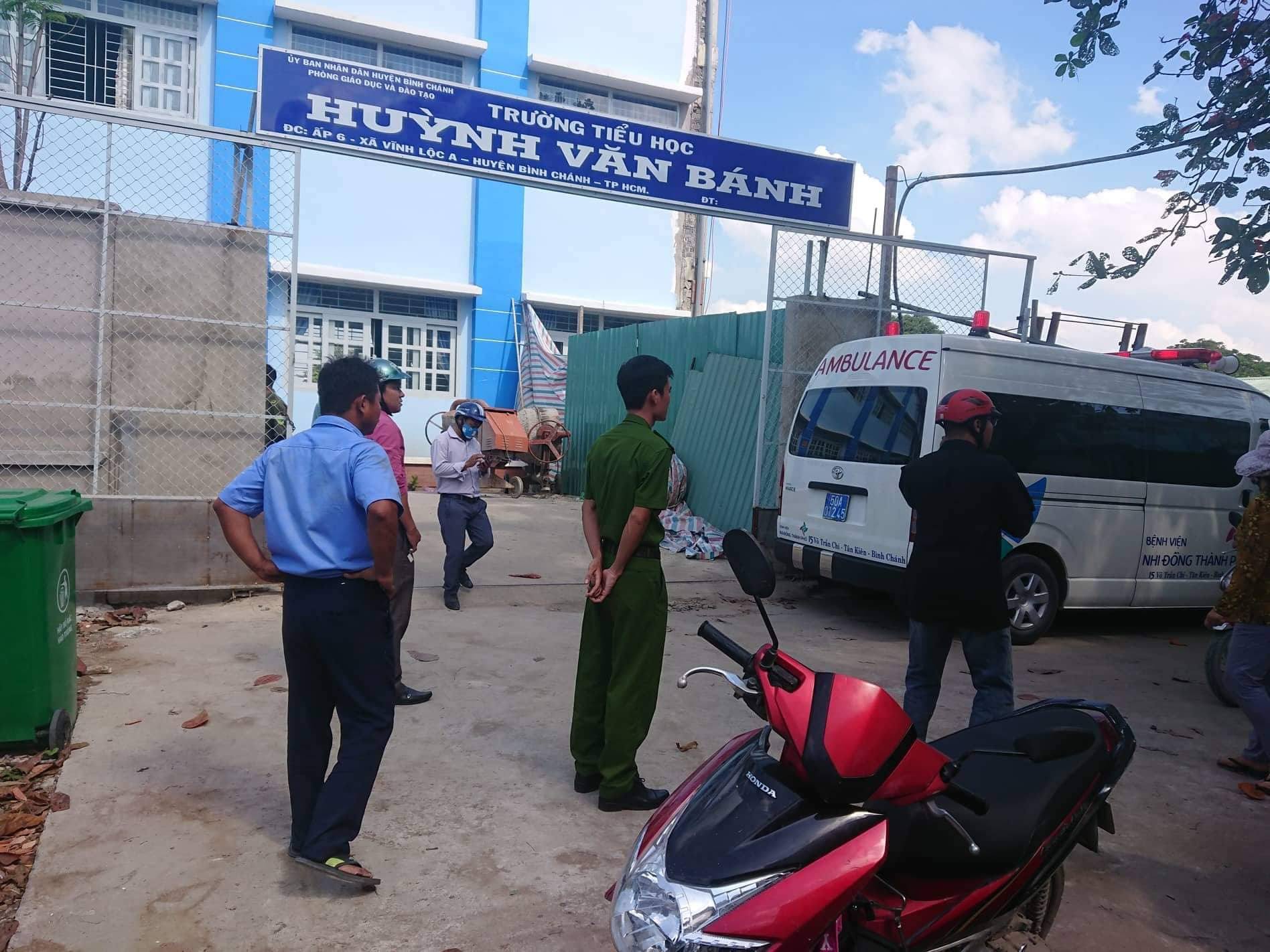 TP HCM: Sập giàn giáo ở trường, 15 học sinh nhập viện - Ảnh 5.