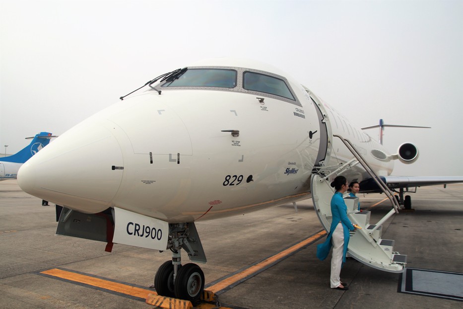 Bay thử nghiệm máy bay CRJ900 Bombardier tại Nội Bài