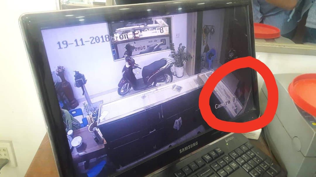 Cận cảnh tiệm vàng bị cướp ở Quảng Nam - Ảnh 1.