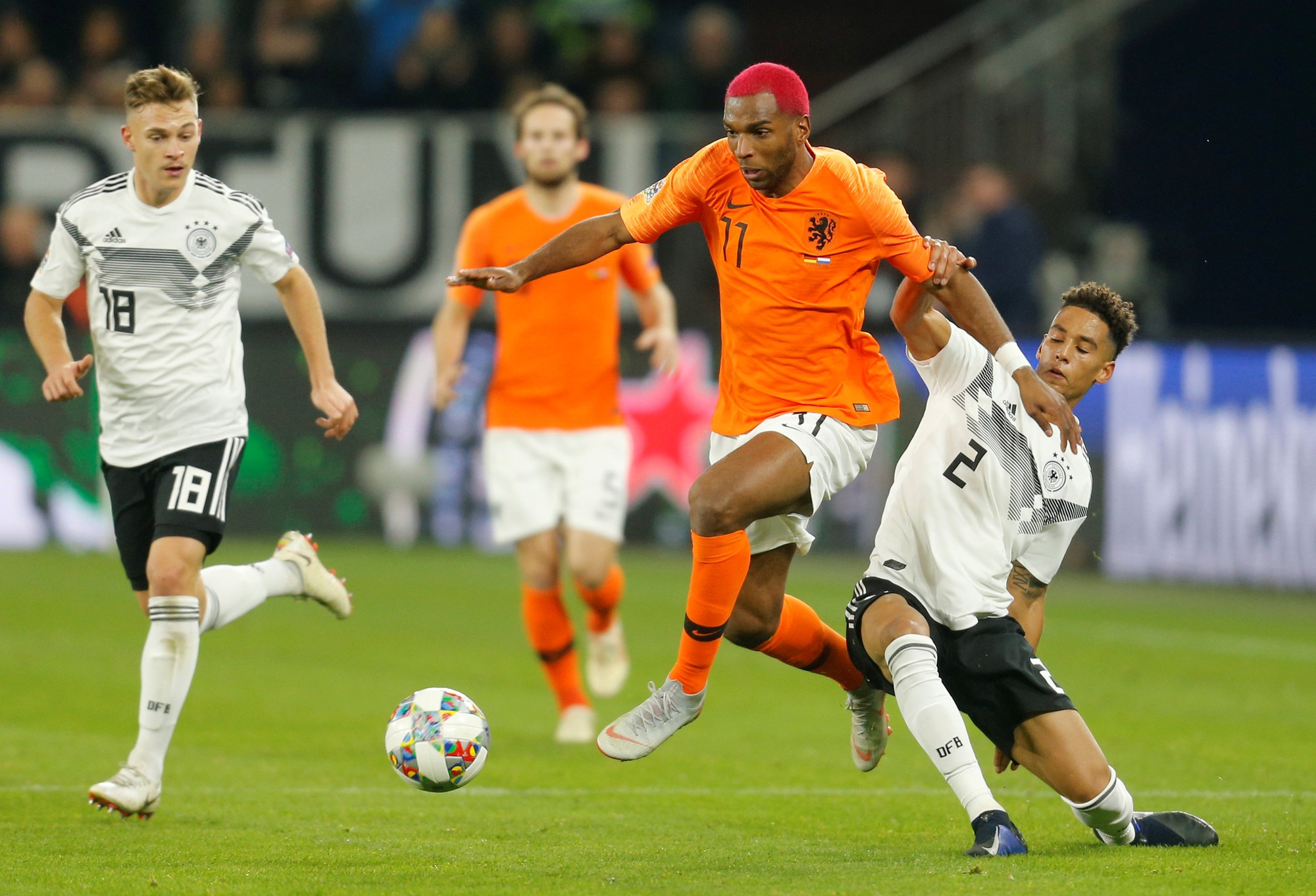 Bùng nổ 5 phút cuối, Hà Lan lại khiến "xe tăng" Đức tuột xích