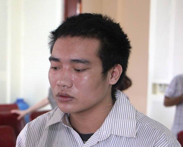 Nghi vợ mời thầy cúng hại mình, chồng giết con, chém vợ rồi tự sát