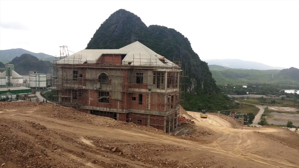 Công ty bạt núi xây biệt thự: Sai thì chịu, sao đổ lỗi địa phương?