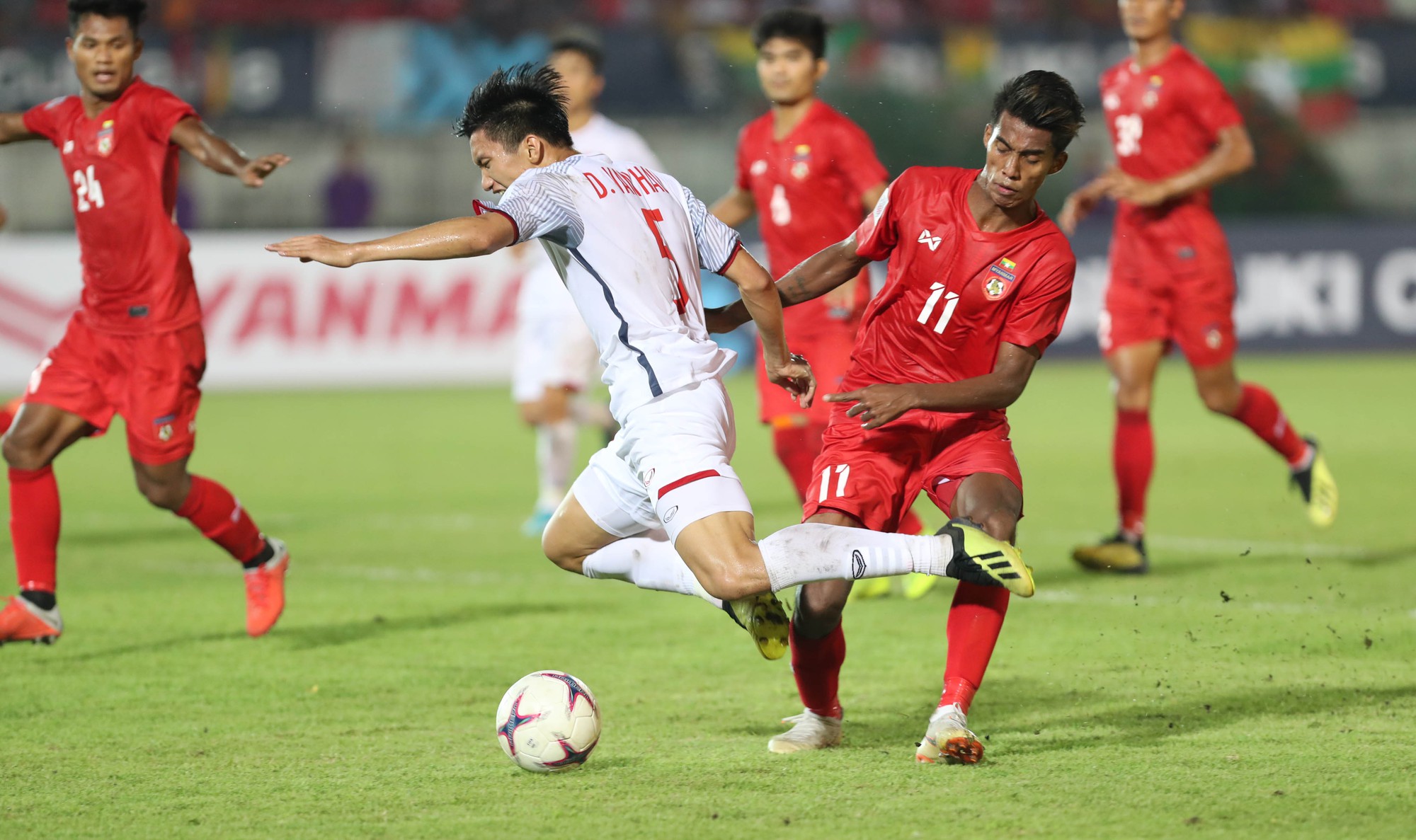 H&atilde;y ngừng n&oacute;i về trận h&ograve;a Myanmar, Việt Nam vẫn giữ quyền kiểm so&aacute;t bảng A - Ảnh 1.