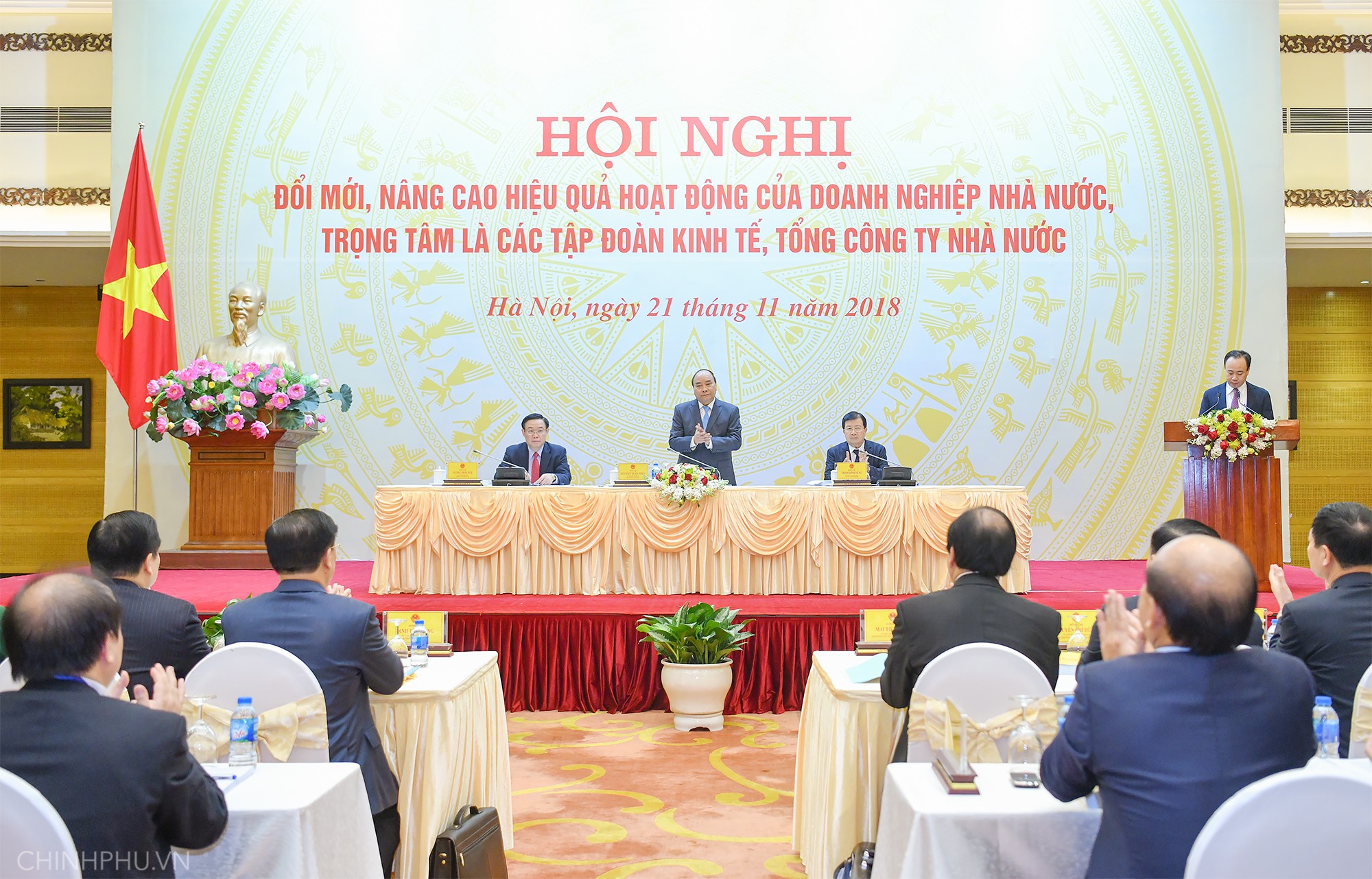 Thủ tướng Nguyễn Xu&acirc;n Ph&uacute;c: B&aacute;n cảng lớn Quy Nhơn m&agrave; như cho kh&ocirc;ng - Ảnh 1.