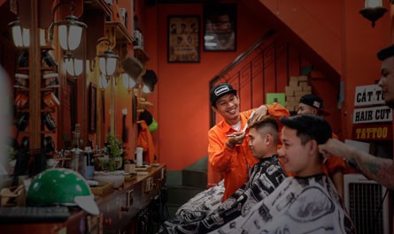 [eMagazine] Bí mật của chàng thợ cắt tóc đam mê bóng tròn