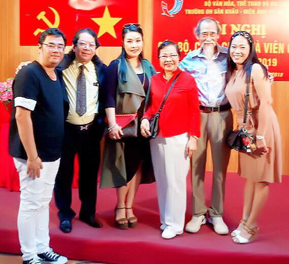 Nghệ sĩ Kiều Oanh t&aacute;i ngộ kh&aacute;n giả sau khi sinh con thứ hai - Ảnh 2.