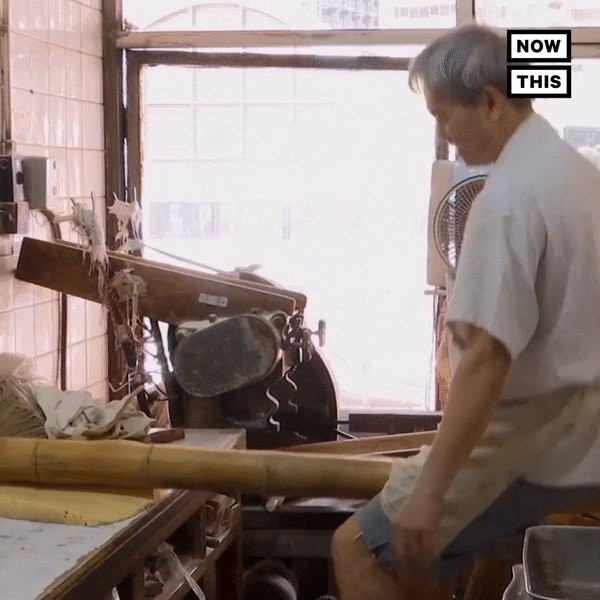 Mời bạn ăn mì... ống tre - Ảnh 1.