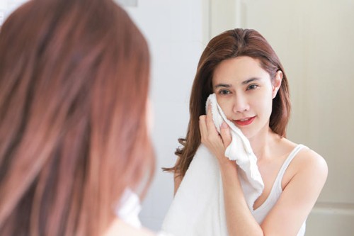 Da c&agrave;ng ng&agrave;y c&agrave;ng xấu chỉ v&igrave; khăn mặt - Ảnh 1.