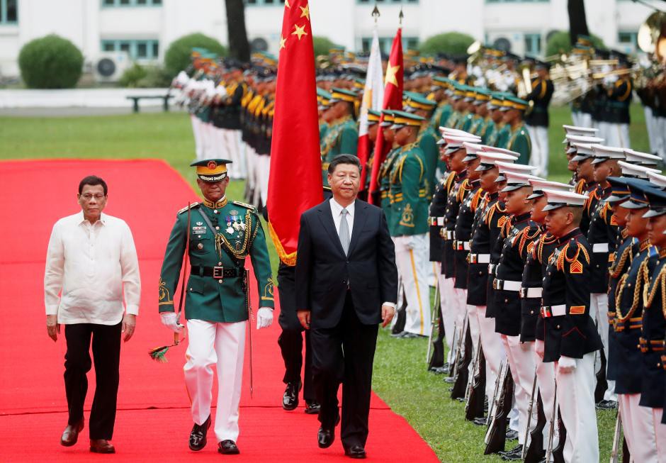 Sau chuyến thăm của ông Tập, Philippines nhận cảnh báo "sét đánh" về tiền Trung Quốc