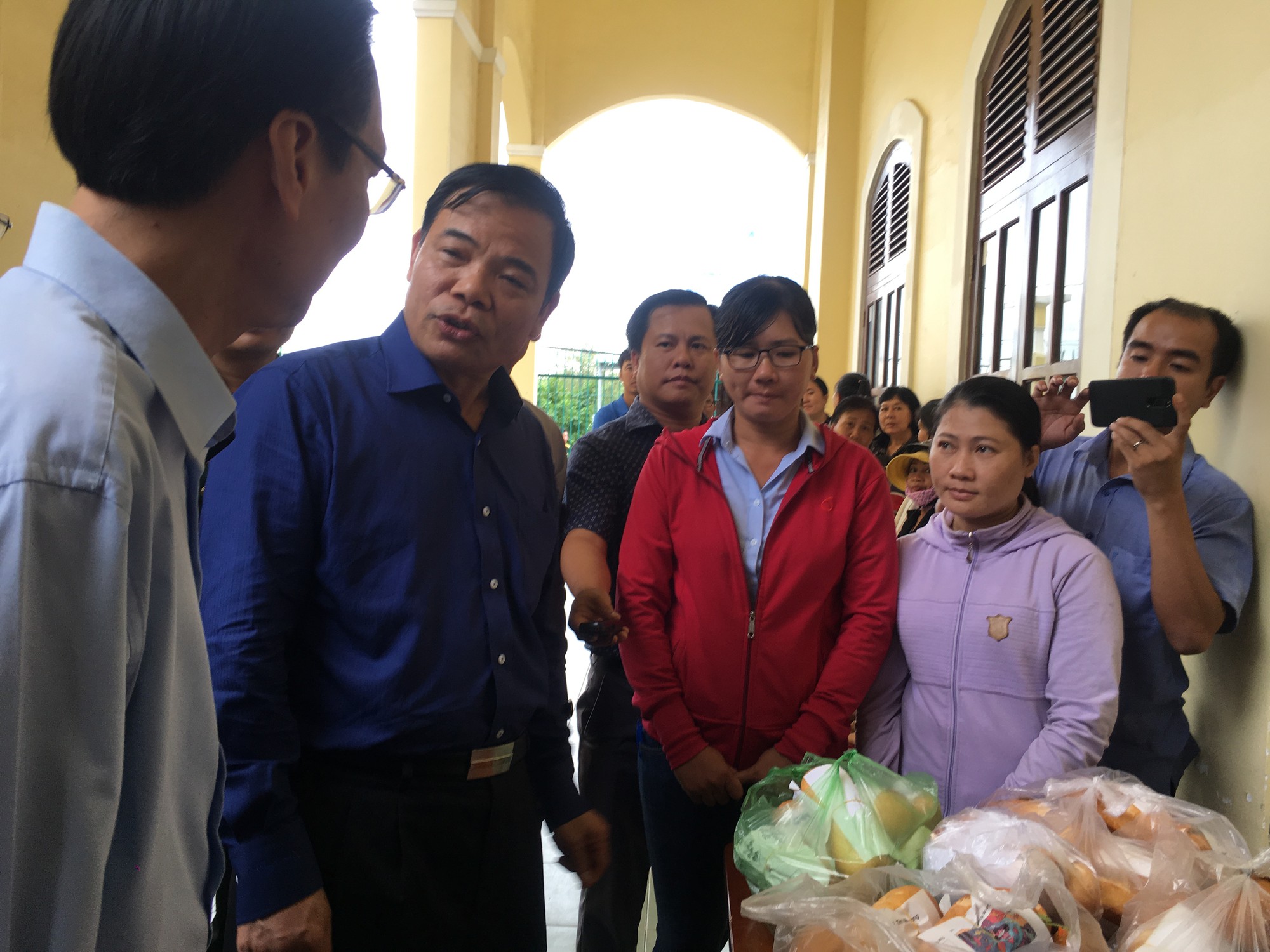 Cần Giờ di dời h&agrave;ng trăm hộ d&acirc;n ven biển v&agrave;o trường học - Ảnh 14.