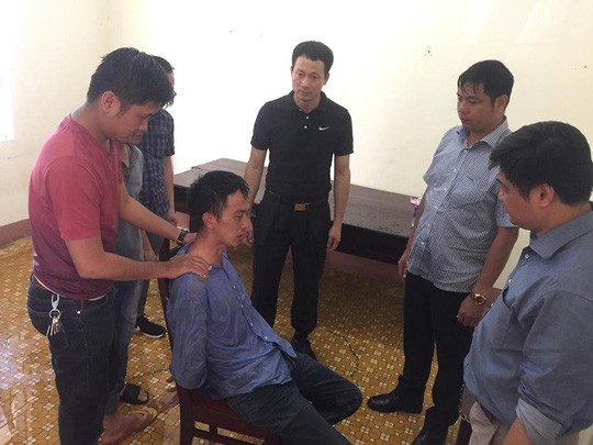 Dùng kim tiêm khống chế, dọa giết nhiều người