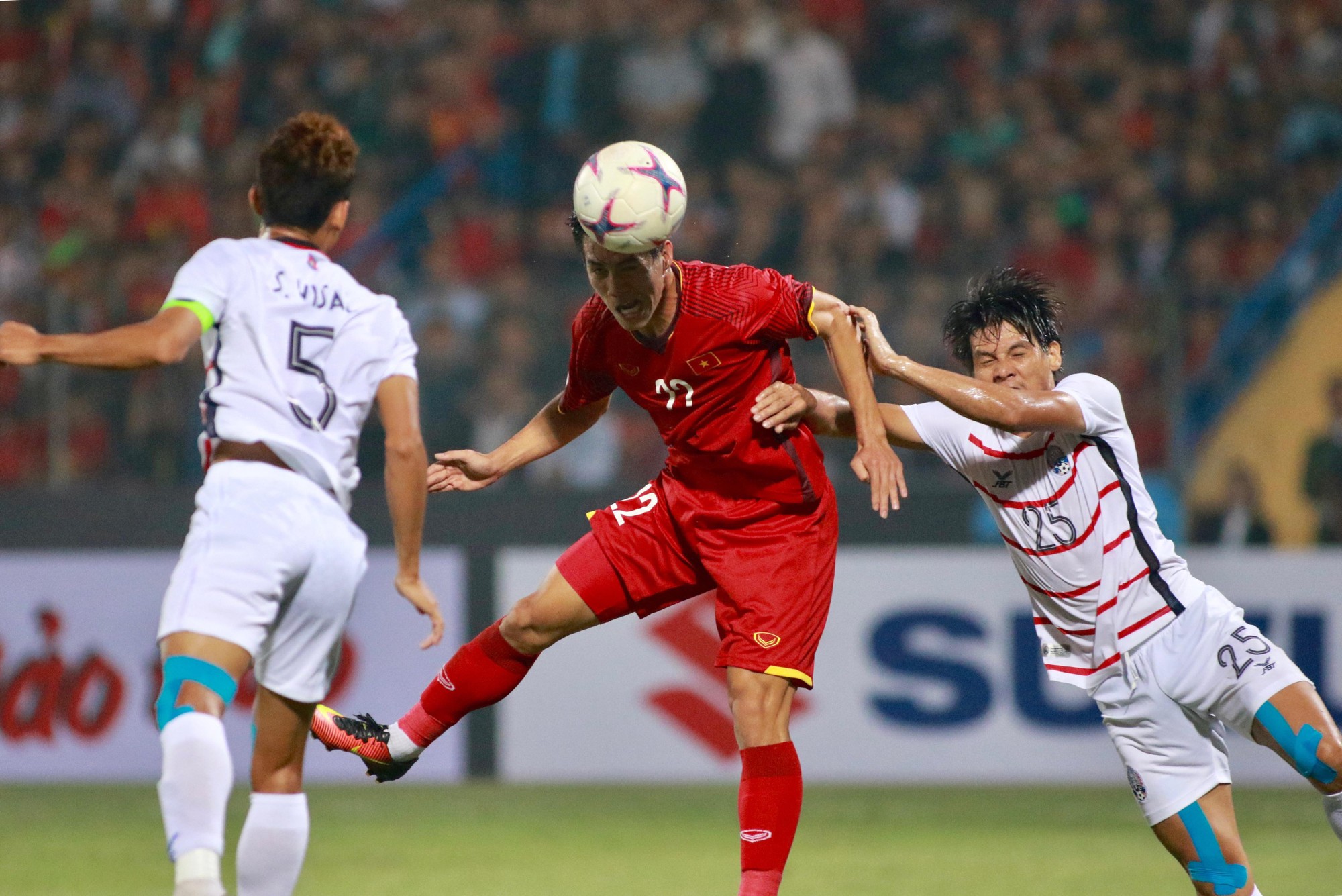Thắng Campuchia 3-0, Việt Nam v&agrave;o b&aacute;n kết với ng&ocirc;i đầu bảng A - Ảnh 5.