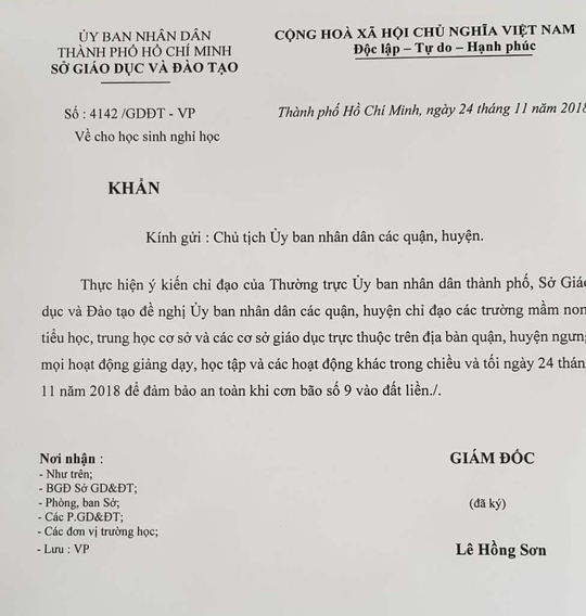 Từ 12 giờ trưa nay, trường học dừng mọi hoạt động để tr&aacute;nh b&atilde;o số 9 - Ảnh 1.