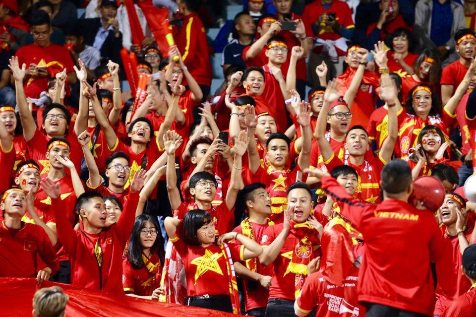 Thắng Campuchia 3-0, Việt Nam v&agrave;o b&aacute;n kết với ng&ocirc;i đầu bảng A - Ảnh 8.