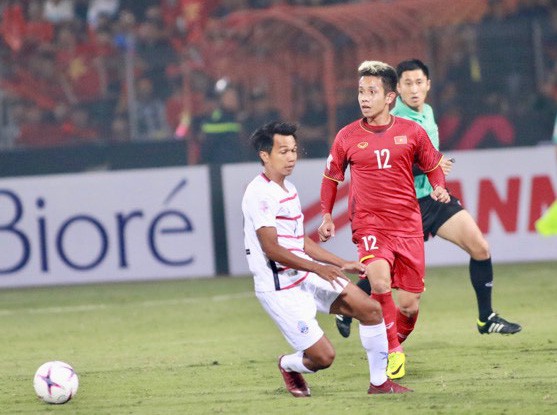 Thắng Campuchia 3-0, Việt Nam v&agrave;o b&aacute;n kết với ng&ocirc;i đầu bảng A - Ảnh 3.