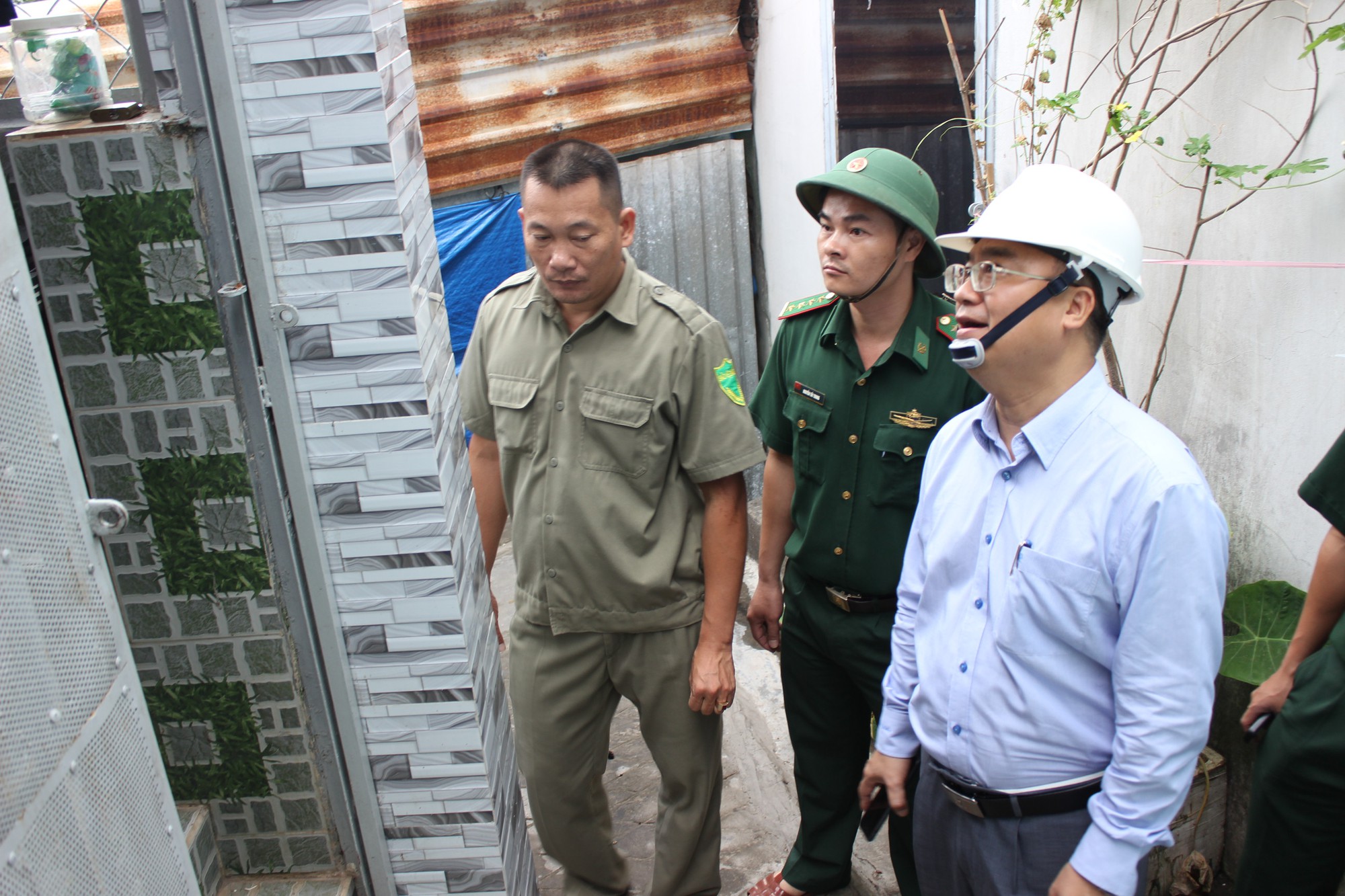 Bà Rịa - Vũng Tàu gõ cửa nhà dân vận động đến nơi an toàn - Ảnh 3.