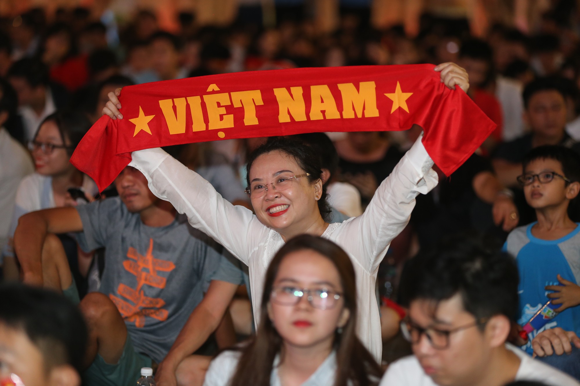 Hủy xem trận Việt Nam - Campuchia ở Phố đi bộ Nguyễn Huệ do bão số 9