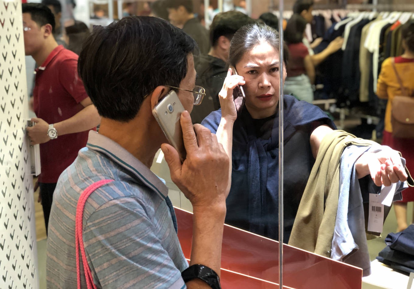 D&acirc;n Việt xếp h&agrave;ng tới đ&ecirc;m săn đồ hiệu giảm gi&aacute; Black Friday - Ảnh 5.