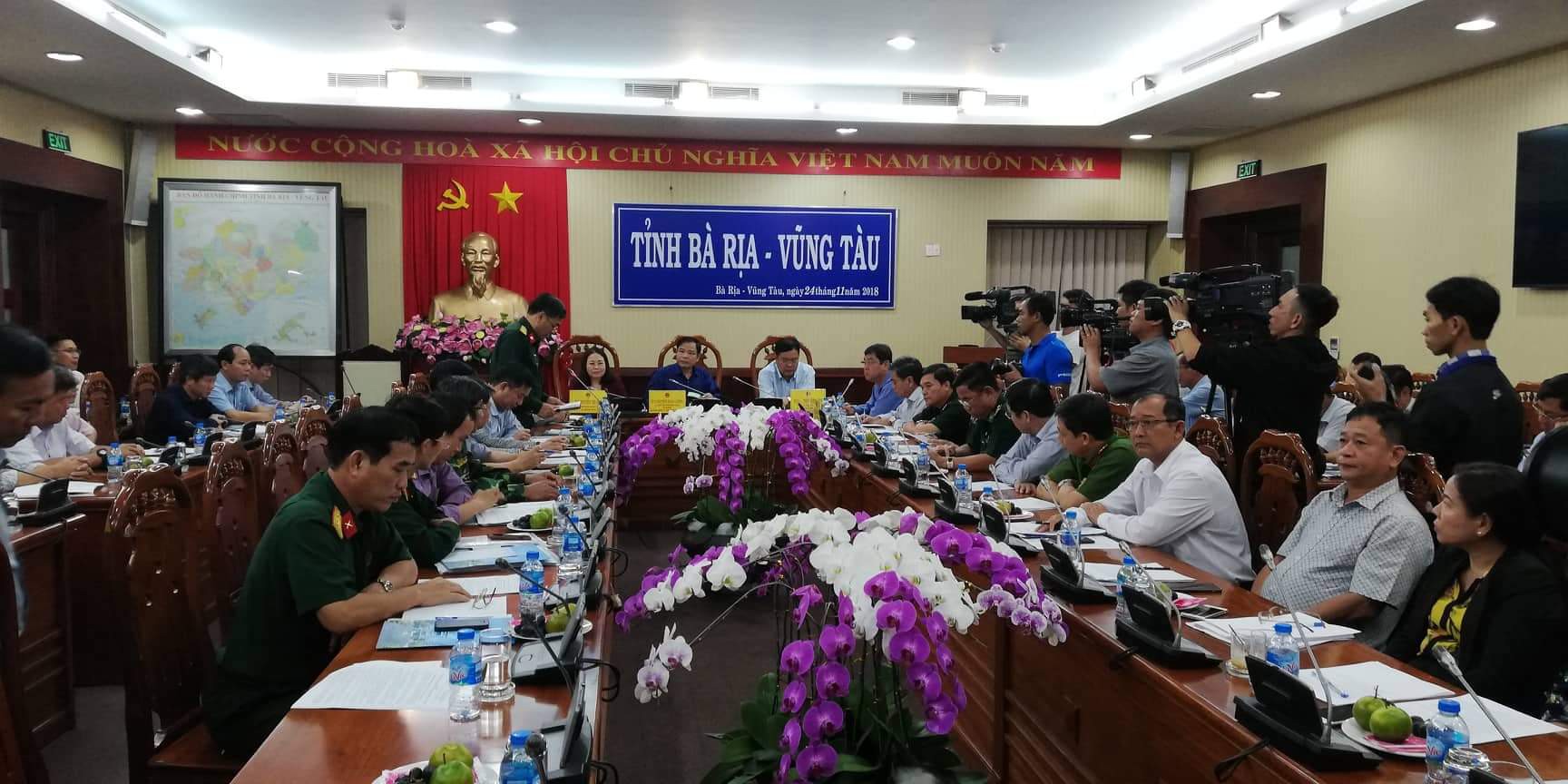 Bà Rịa-Vũng Tàu xuất hiện sóng cao 3m do bão số 9 - Ảnh 7.