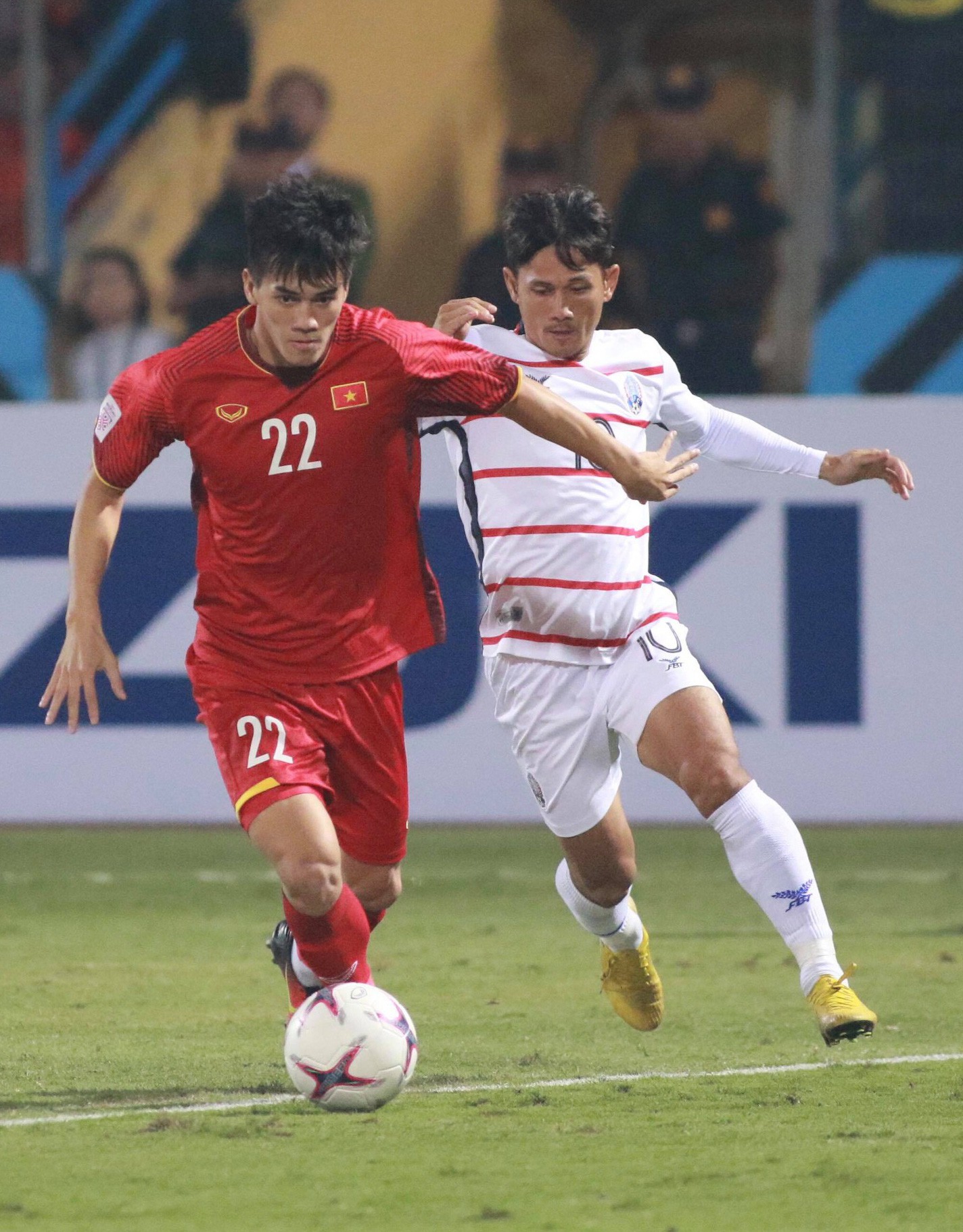 Thắng Campuchia 3-0, Việt Nam v&agrave;o b&aacute;n kết với ng&ocirc;i đầu bảng A - Ảnh 7.