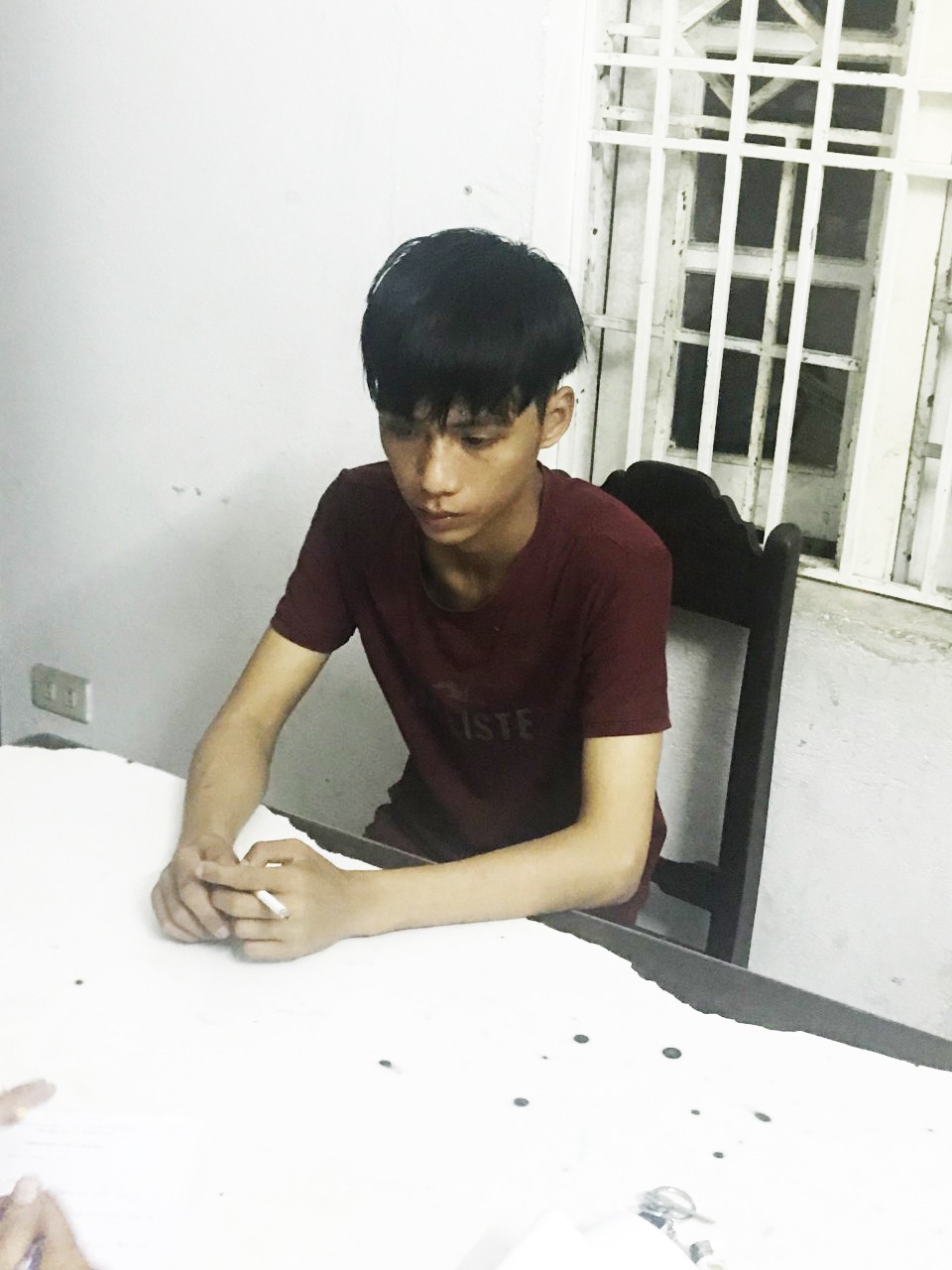 Bắt n&oacute;ng 2 nam thanh ni&ecirc;n cướp giật t&agrave;i sản của du kh&aacute;ch nước ngo&agrave;i - Ảnh 2.
