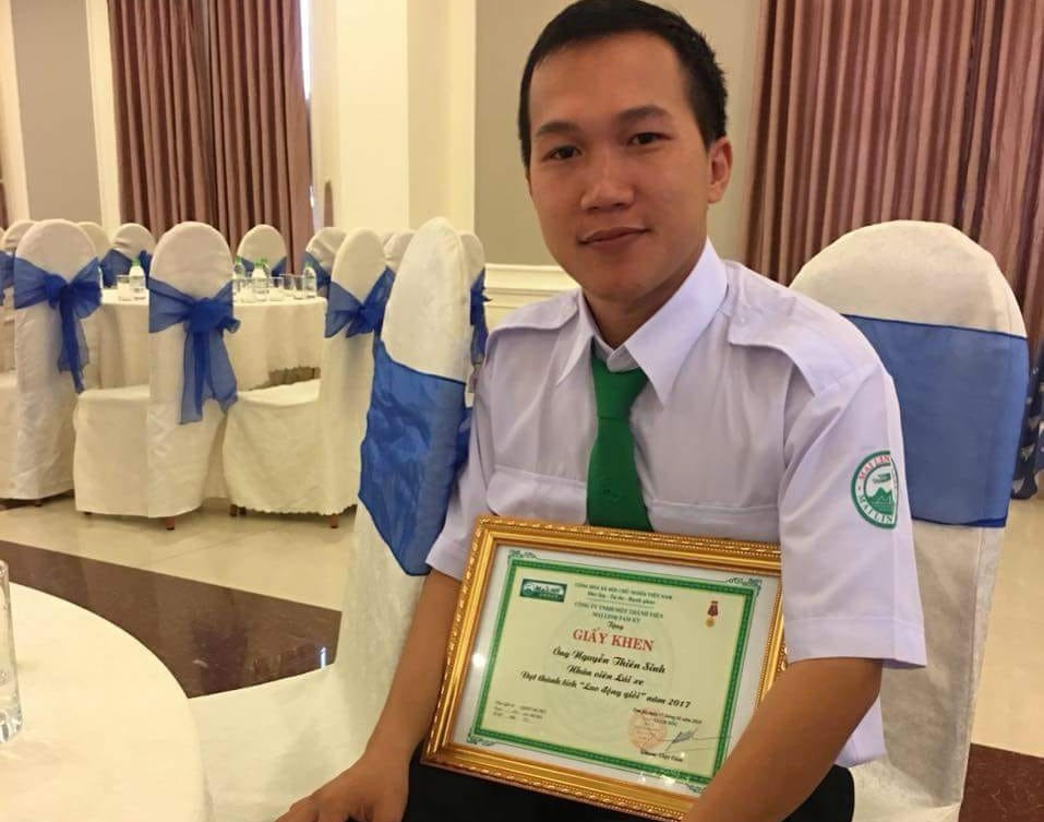 T&agrave;i xế đỡ đẻ cho sản phụ tr&ecirc;n taxi trong đ&ecirc;m mưa gi&oacute; - Ảnh 1.
