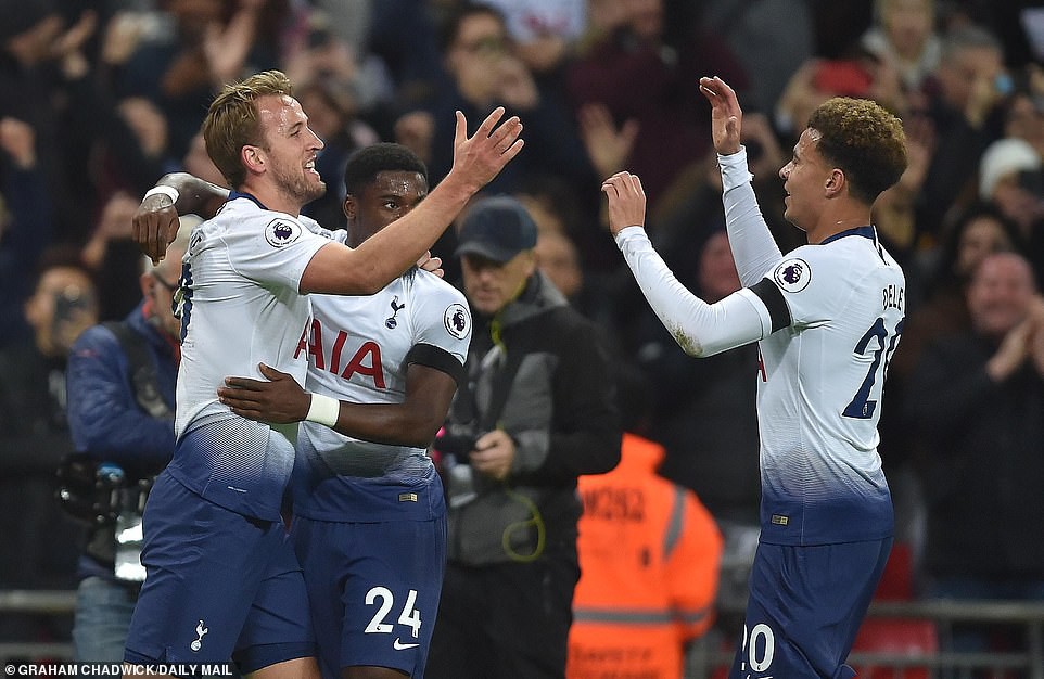 Chelsea thua tan tác, Tottenham bay cao ở "đại chiến London"