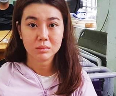C&ocirc; g&aacute;i xinh đẹp d&ugrave;ng th&acirc;n x&aacute;c đổi tiền, xe v&agrave; c&aacute;c nữ qu&aacute;i đa mưu - Ảnh 2.
