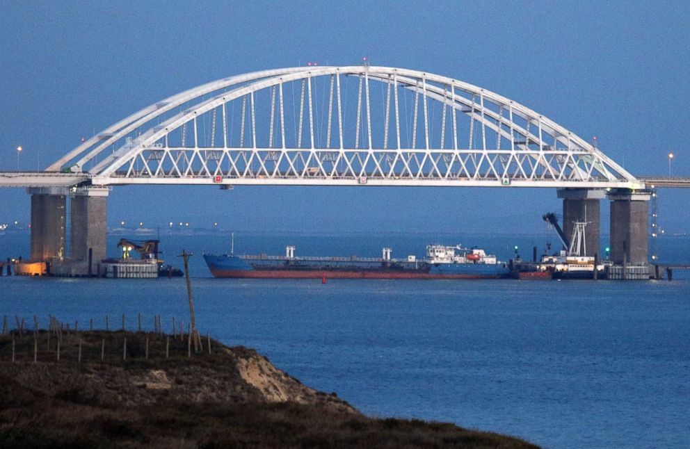Nga bắt 3 t&agrave;u Ukraine gần b&aacute;n đảo Crimea - Ảnh 3.