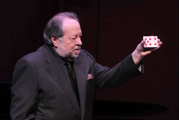 Diễn viên kiêm ảo thuật gia phi bài Ricky Jay qua đời - Ảnh 2.
