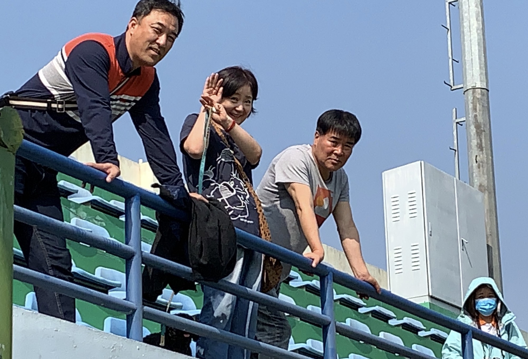 Vợ HLV Park Hang-seo ra sân theo dõi chồng huấn luyện
