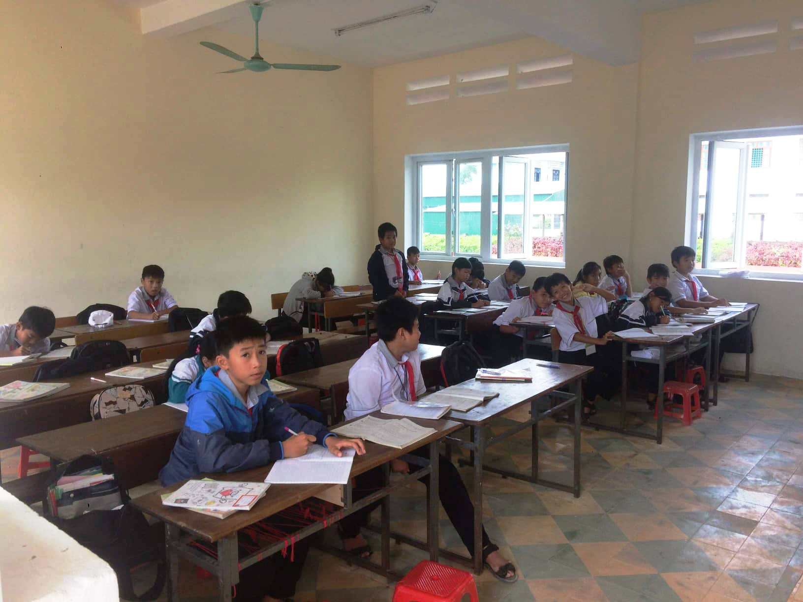 B&iacute; thư Quảng B&igrave;nh chỉ đạo xử l&yacute; nghi&ecirc;m vụ t&aacute;t 231 c&aacute;i v&agrave;o m&aacute; học sinh - Ảnh 1.