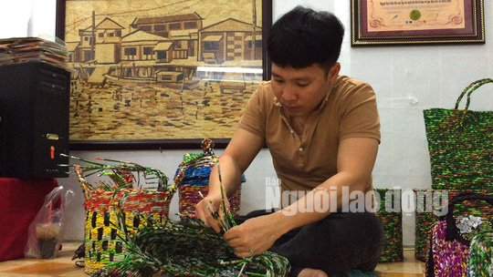 Thầy gi&aacute;o &ldquo;dở hơi&rdquo; v&agrave; bộ sưu tập giỏ x&aacute;ch kỷ lục Việt Nam - Ảnh 7.