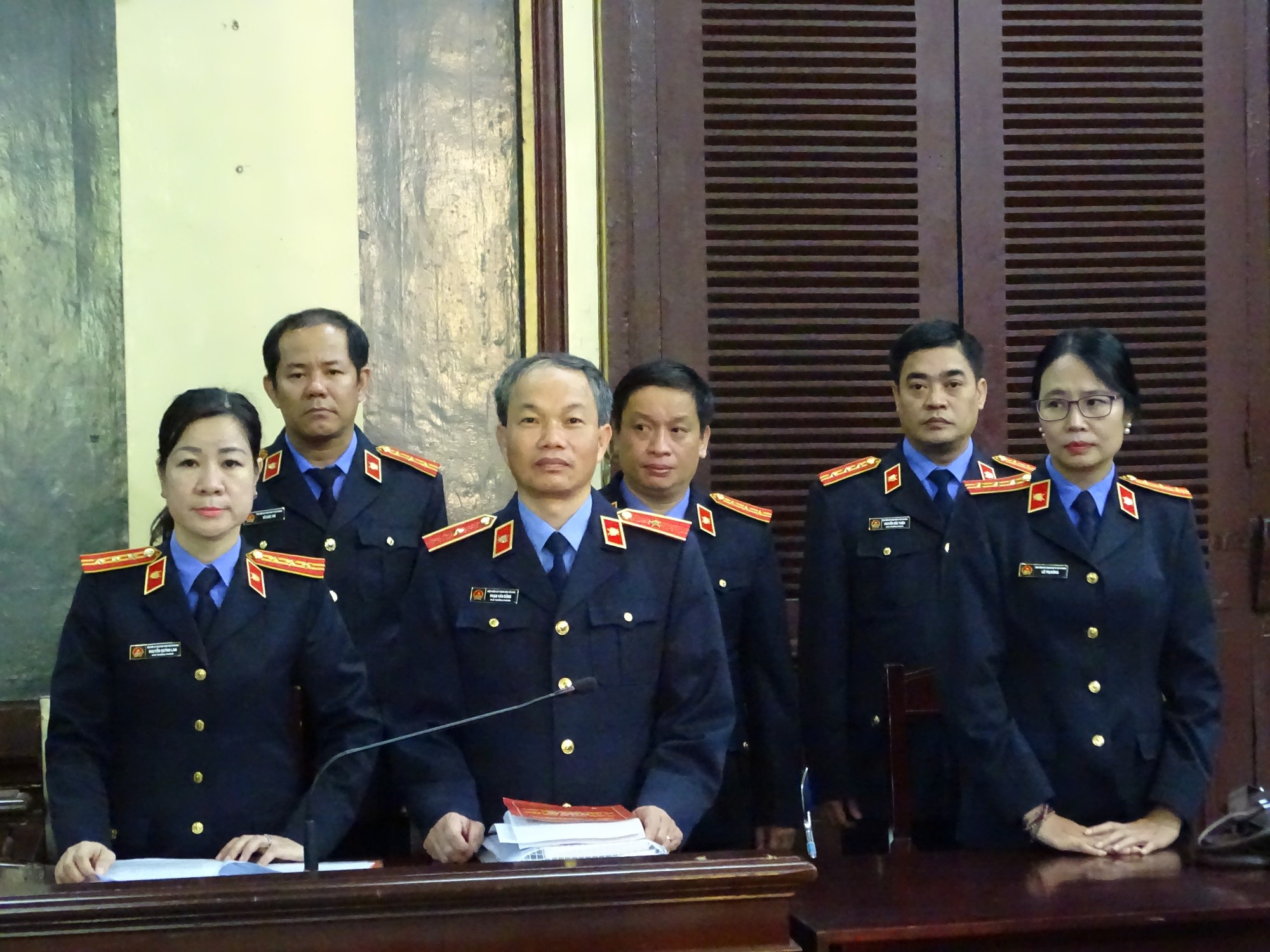 Luật sư của Vũ nhôm trưng tài liệu tiếng nước ngoài, tòa không chấp nhận - Ảnh 2.