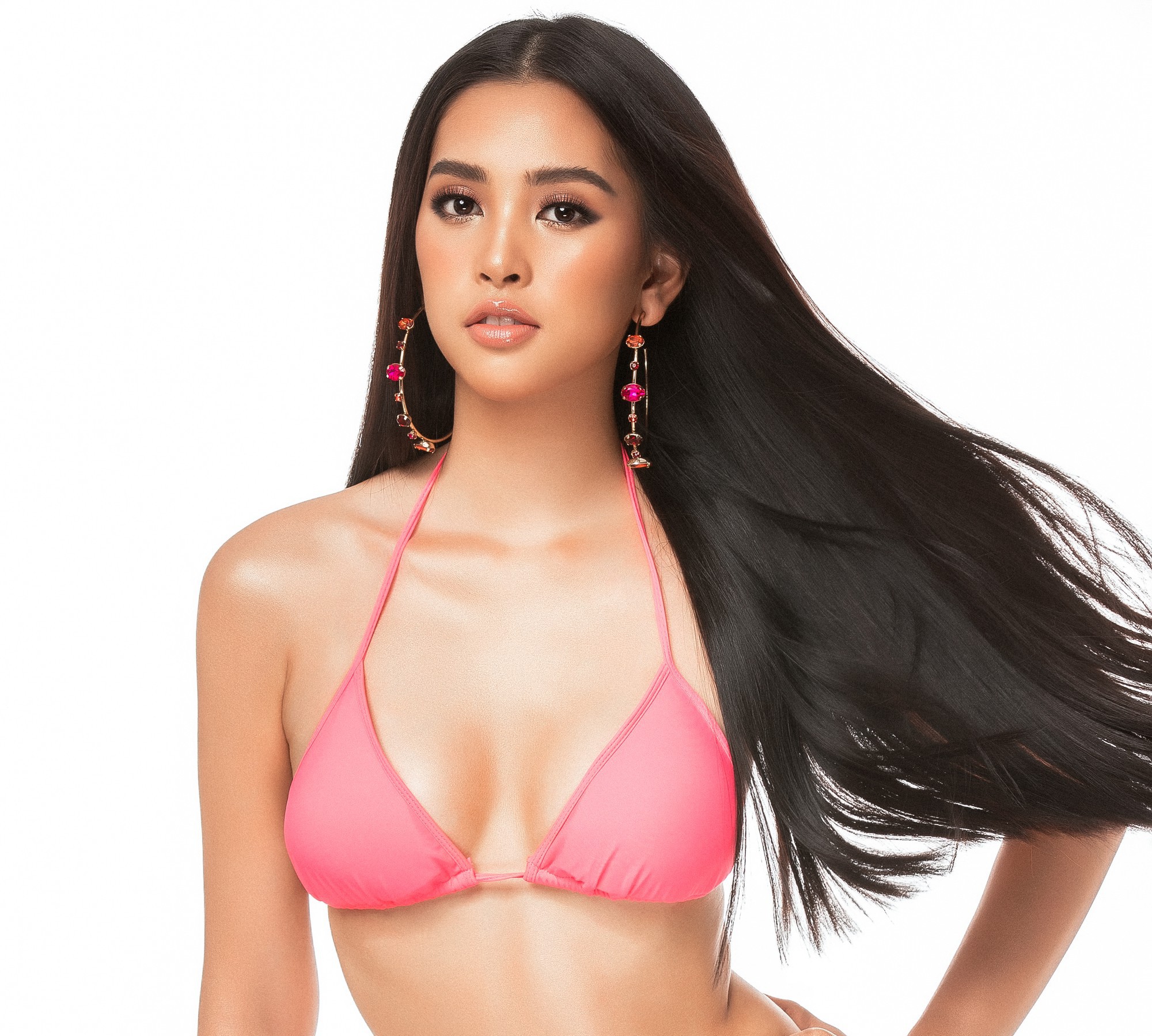 Hoa hậu Tiểu Vy diện bikini khiến fan đổ gục